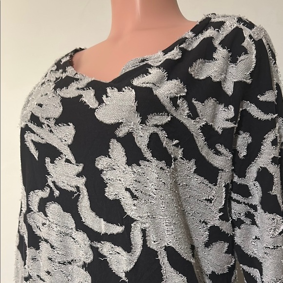 LOFT 3/4 Sleeve Black & White Floral Stitch Pattern Blouse Women's Large Top. - Picture 5 of 10